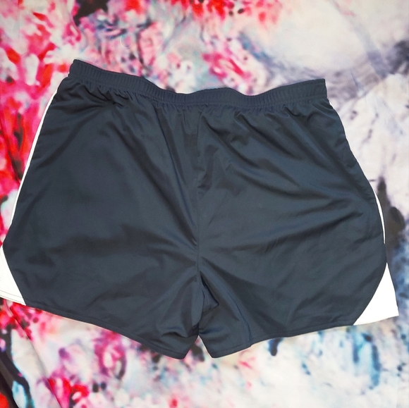 Nike Reversible Athletic Shorts 5" Inseam - Picture 3 of 9
